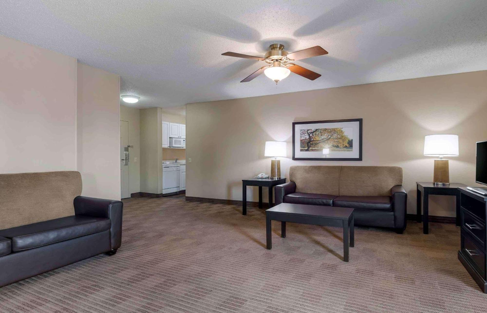 Extended Stay America Select Suites - Dallas - Фармерс-Бранч Экстерьер фото