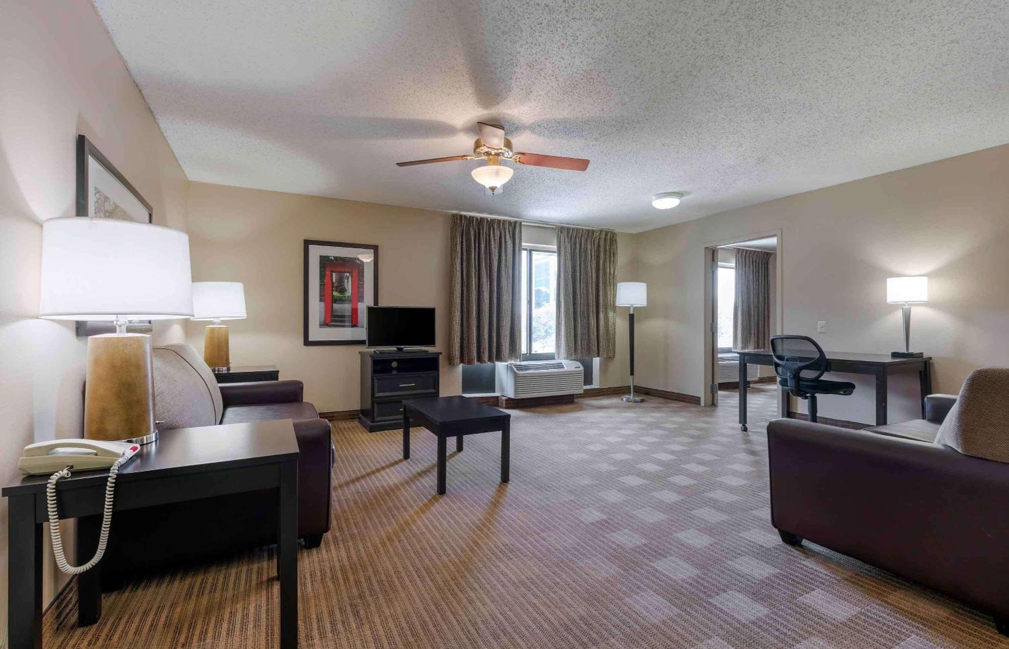 Extended Stay America Select Suites - Dallas - Фармерс-Бранч Экстерьер фото